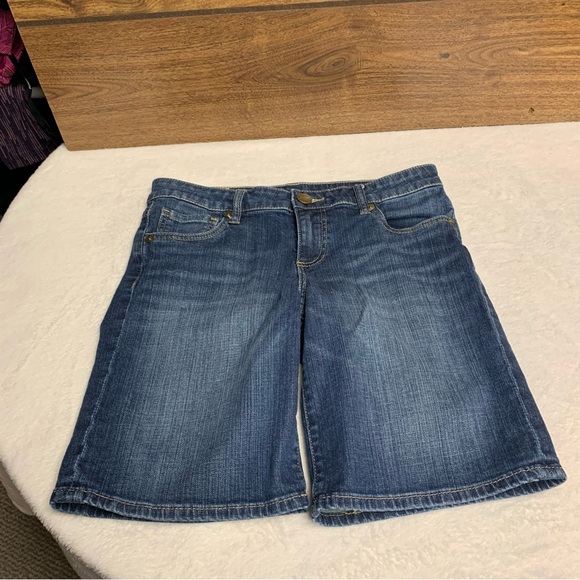 Kut from the Kloth dark wash jean shorts size 4. Catherine style boyfriend - Picture 2 of 7